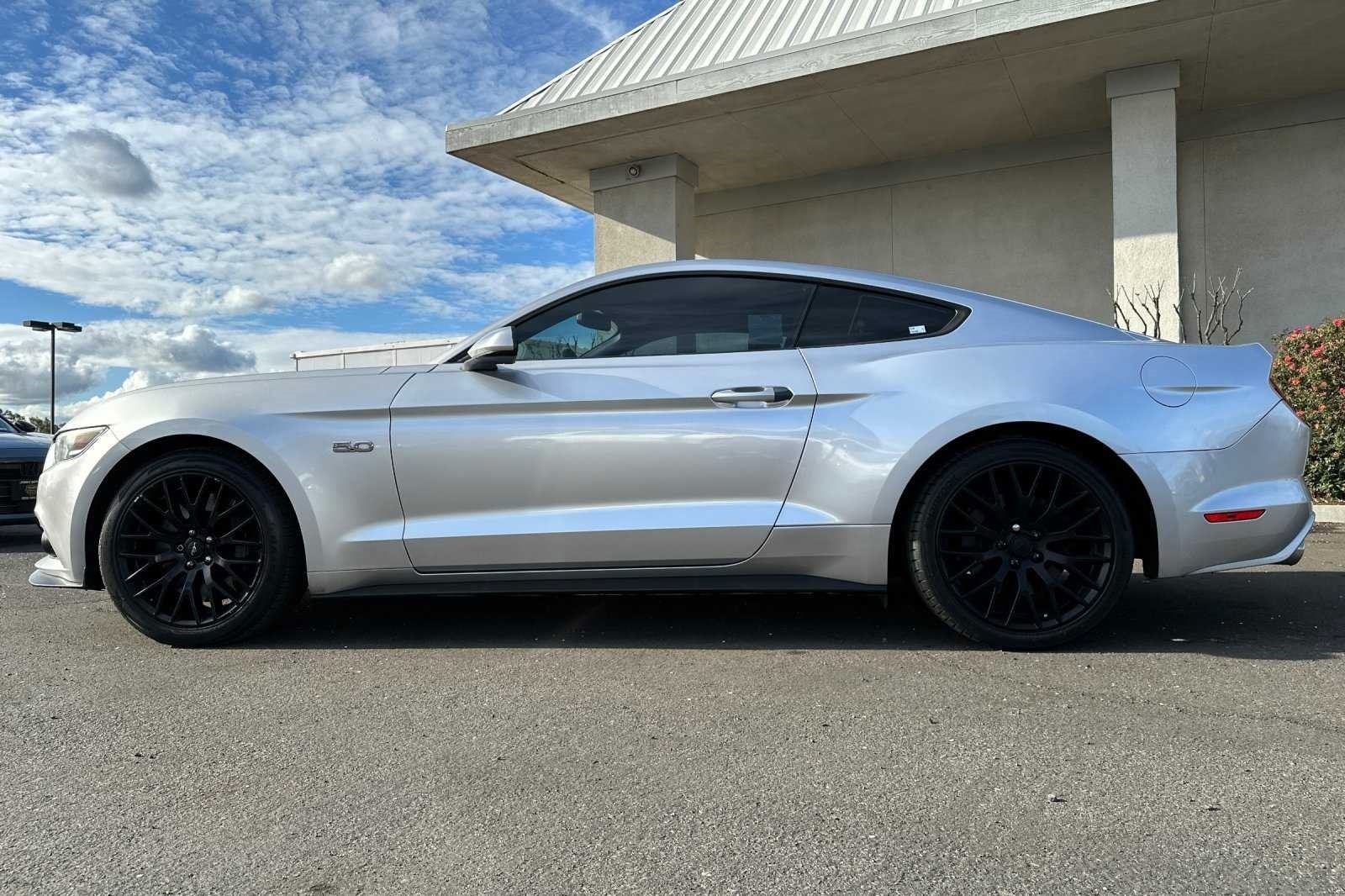 2016 Ford MUSTANG Base